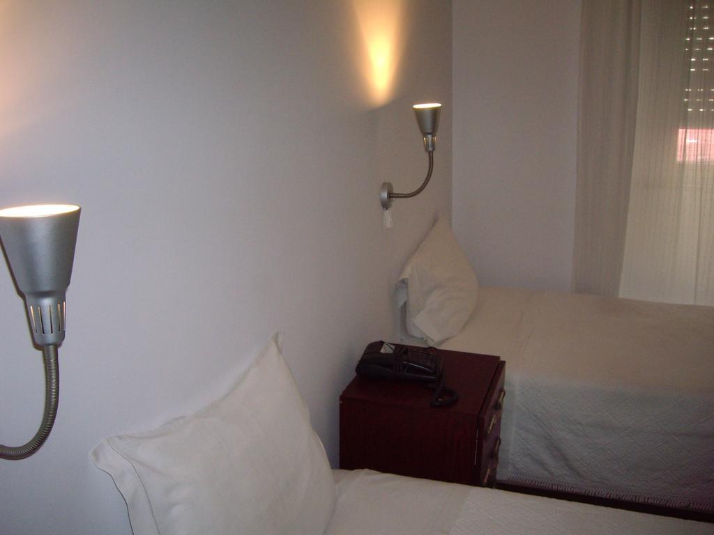 Residencial Camoes Bed & Breakfast Lisabona Cameră foto
