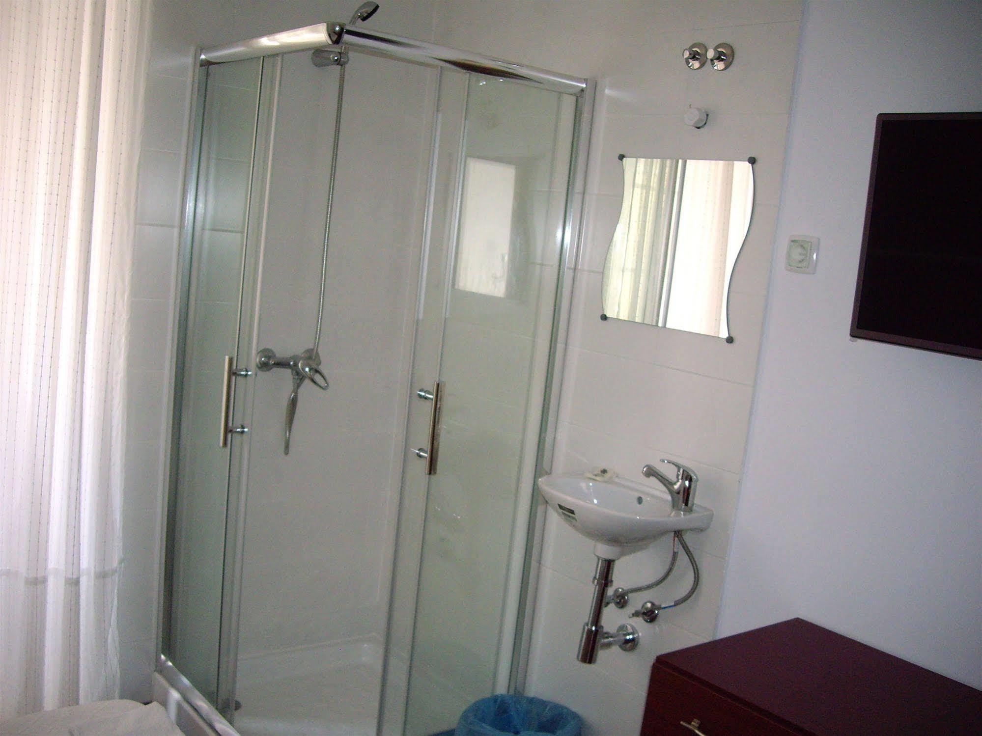 Residencial Camoes Bed & Breakfast Lisabona Exterior foto